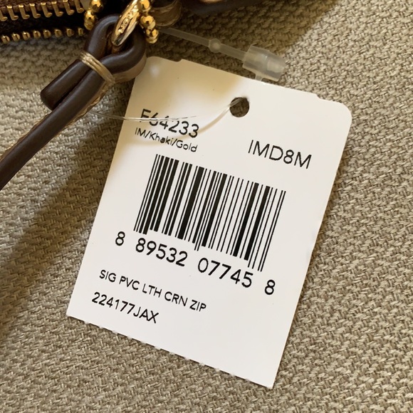Coach NWT wristlet signature Cs and gold.Y2K - Picture 7 of 7